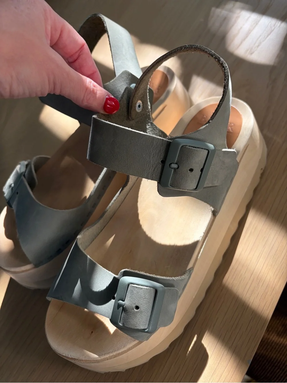 Women’s Platform Buckle Sandals in Light Gray